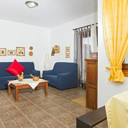 Βίλα Playa Blanca Sleeps 5 Pool Wifi