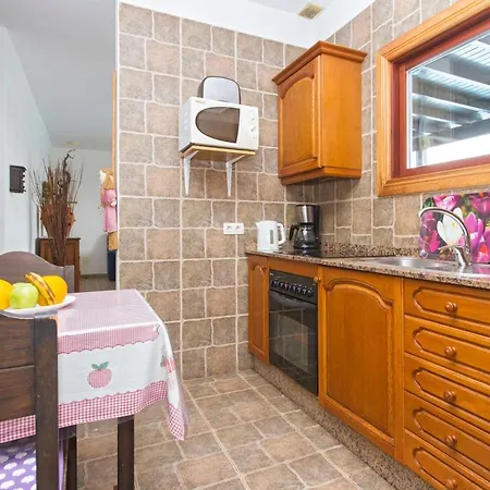 Playa Blanca Sleeps 5 Pool Wifi
